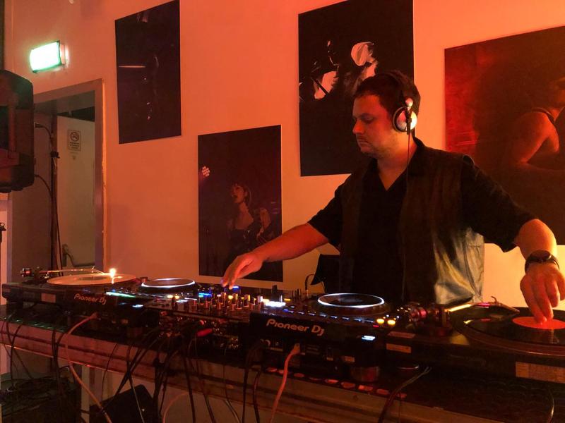 Komma Bar Sessions #02 w/ DJ SCHNELLER